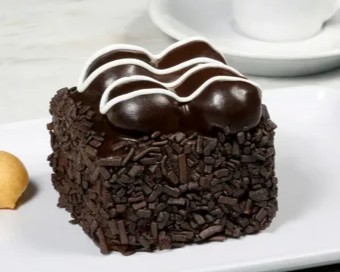 Profiterollü Dilim Pasta